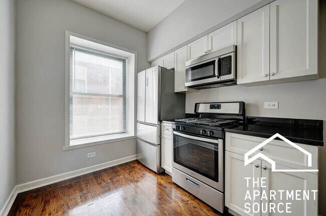Primary Photo - 1313 W Leland Ave