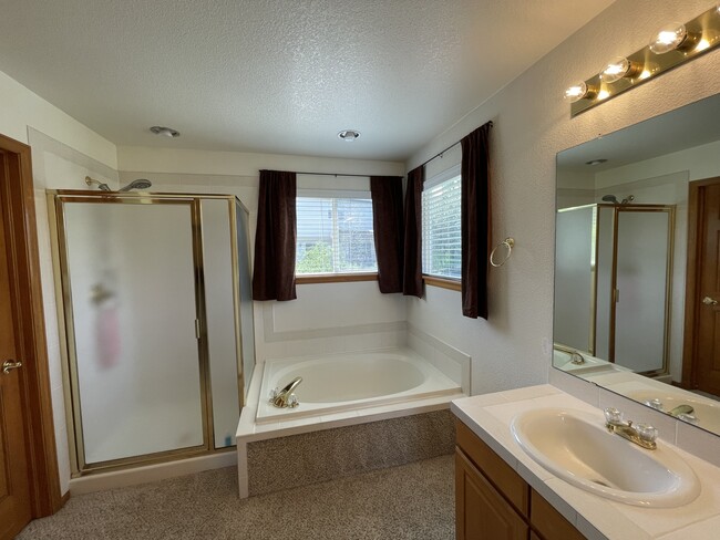 Building Photo - 3126 Gardenia Way