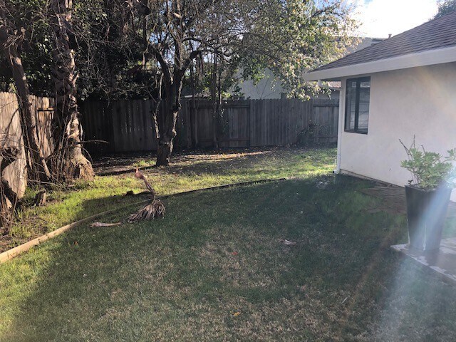 Building Photo - Nice 3bd/2bth home with private yard!