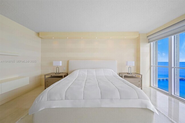 Building Photo - 16445 Collins Ave