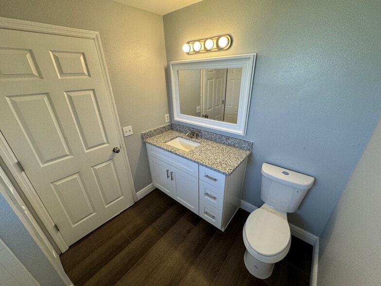 Building Photo - 375 Greenwich Ct