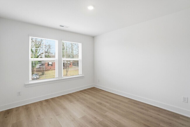 Building Photo - Bright & Modern New Construction Townhome