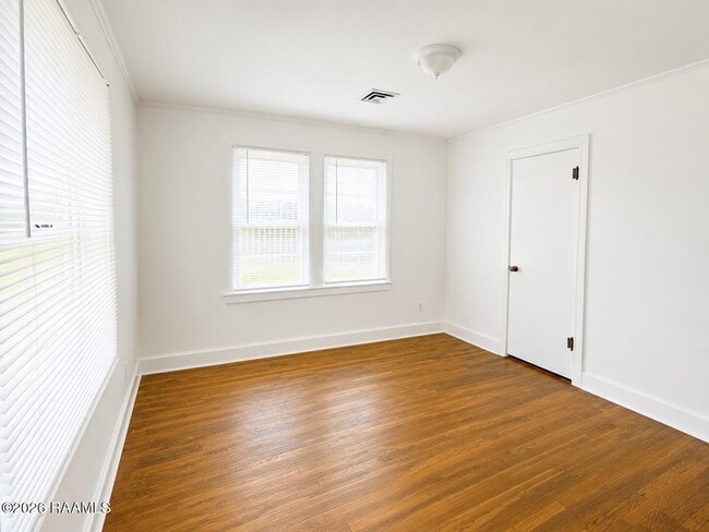 Building Photo - 116 Oak Crest Dr