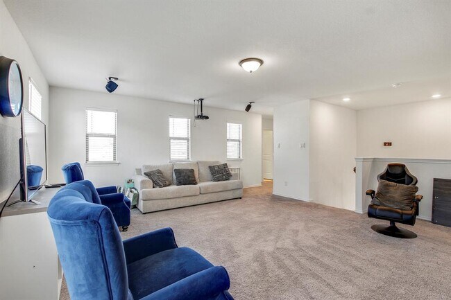 Building Photo - 205 Travers Stake Trl