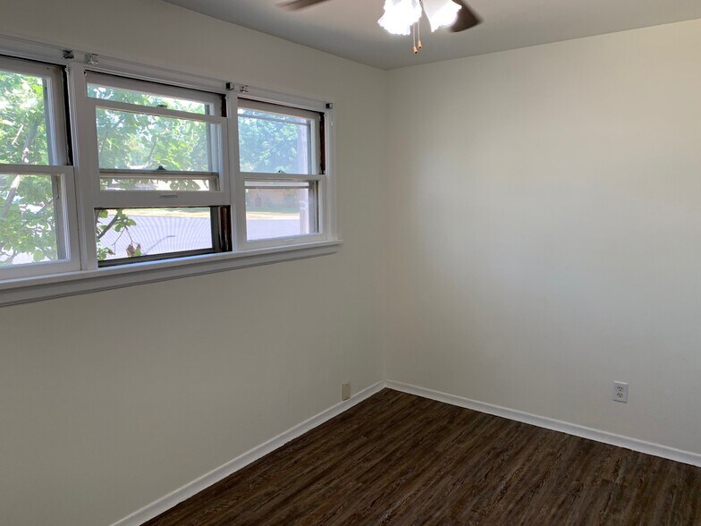 Bedroom 3 - 5405 W Manor Crest St
