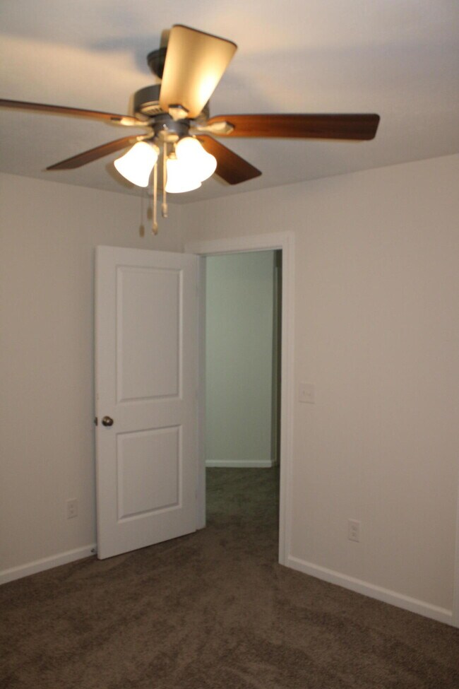 Building Photo - 846 Lillian Pk Dr