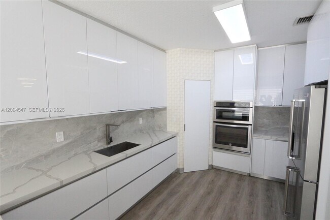 Building Photo - 7392 NW 112th Ct