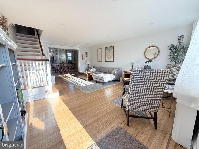 Building Photo - 3463 W Queen Ln