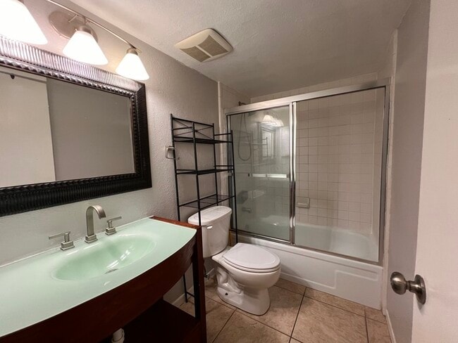 Building Photo - PRICE REDUCED!  Stylish 2 BR 2 BA Condo w/ Modern Amenities & Prime Parking!