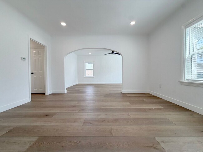 Building Photo - Alhambra Dr