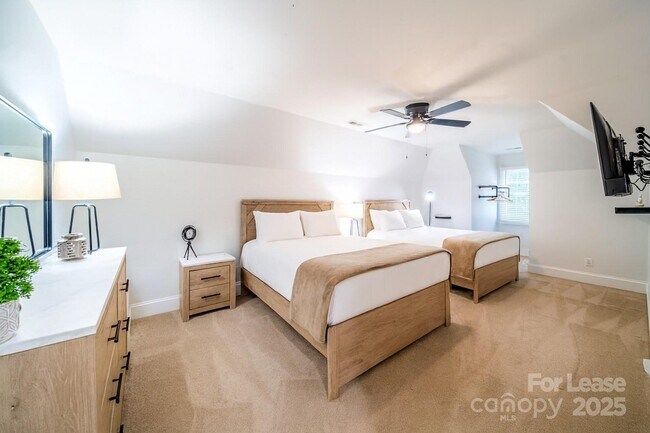 Building Photo - 3115 High Ridge Rd