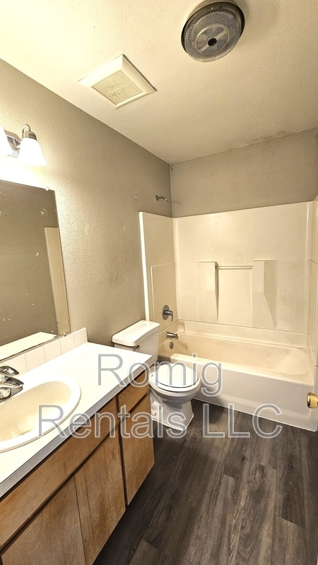 Building Photo - 847 12th St