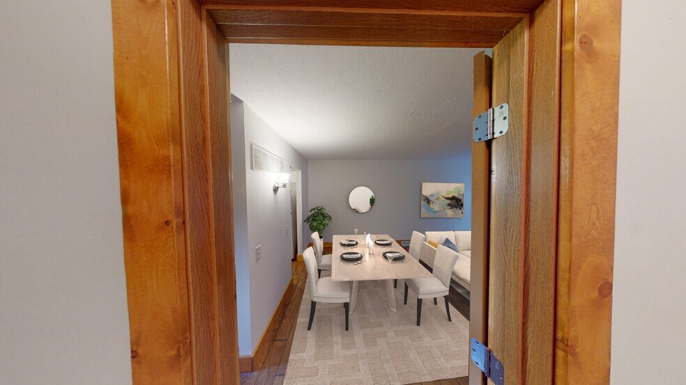 VIRTUALLY STAGED - 250 S Durkin Dr