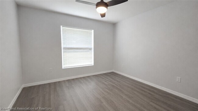 Building Photo - 1870 N Zenith Rd