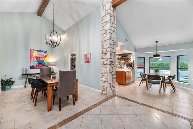 Building Photo - 10231 Pinehurst Dr