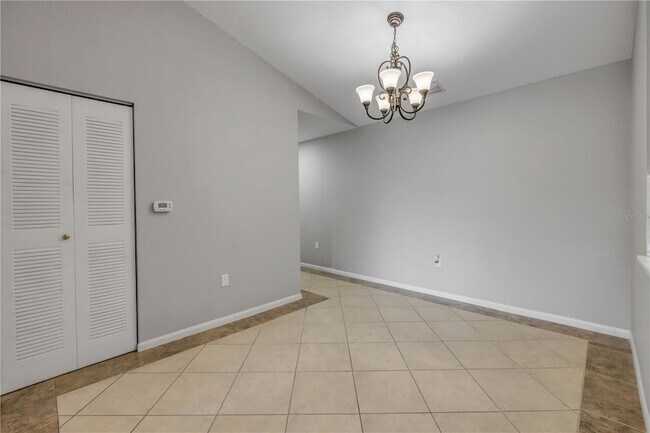 Building Photo - 940 Village Trail