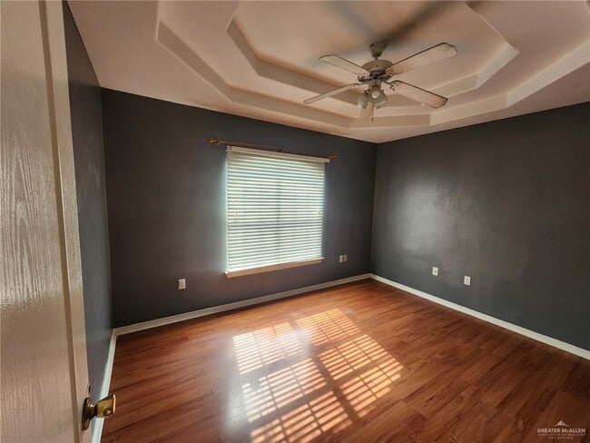 Building Photo - 18 Kerria Ave