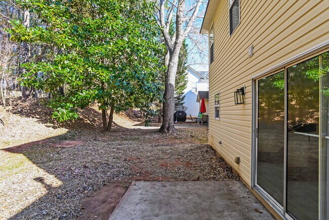 Building Photo - 230 Amir Cir