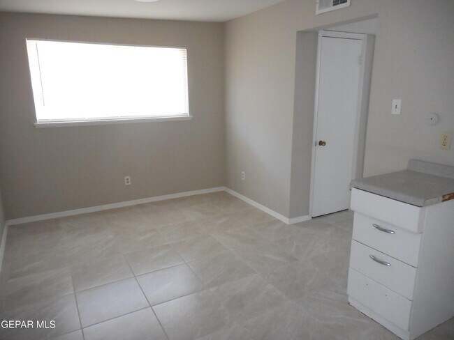 Building Photo - 3608 Sheppard Ave