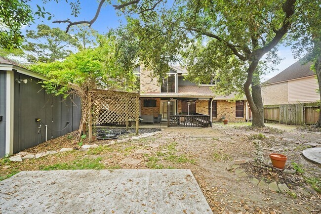 Building Photo - 15831 Ridge Park Dr