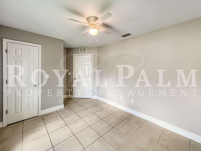 Building Photo - Cozy Up Long-Term & Leaf It All Behind – 3BR/2BA Duplex + Garage & The Favorite Perk: Screened. L...