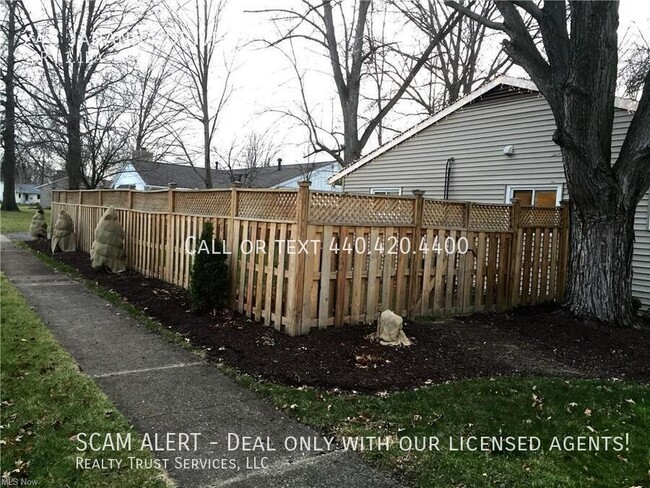 Building Photo - Charming 3 Bed 1.5 Bath with Fenced Yard &...