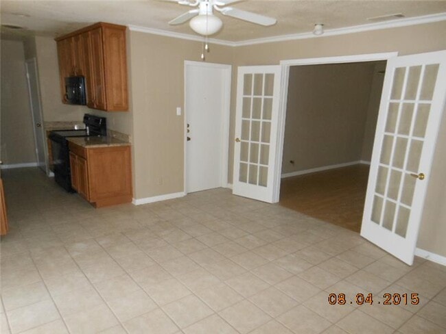 Building Photo - 1005 Cedar Dr