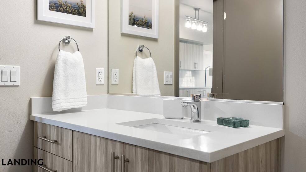 Building Photo - 1850 NW Front Ave