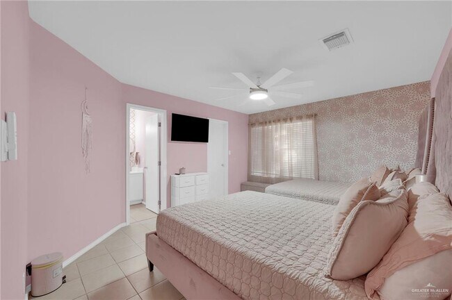 Building Photo - 32 Robin Ave