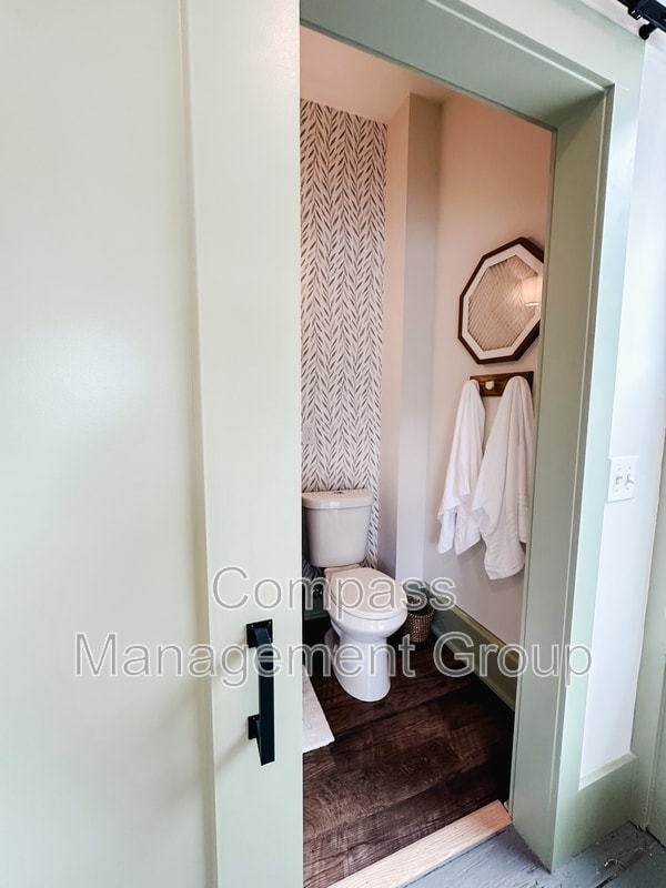 Building Photo - 813 Hall of Fame Dr