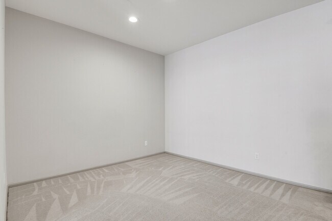 Building Photo - 1574 Olympia Cir