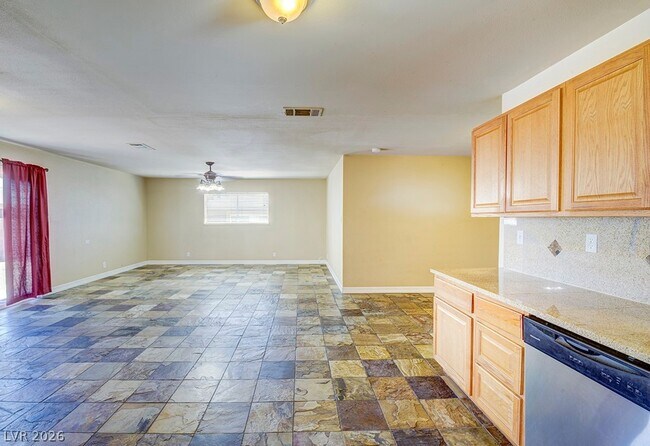 Building Photo - 3990 E Syracuse Dr