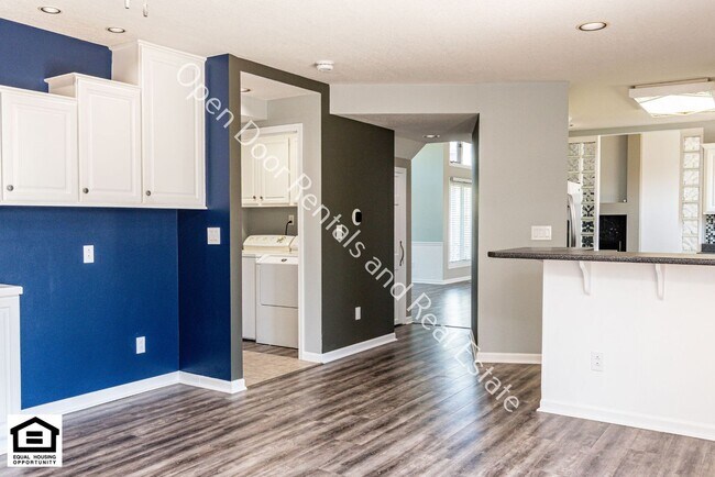 Building Photo - 8218 Fountainhead Dr