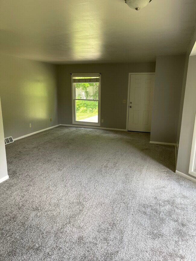 Building Photo - 4475 W Milham Ave