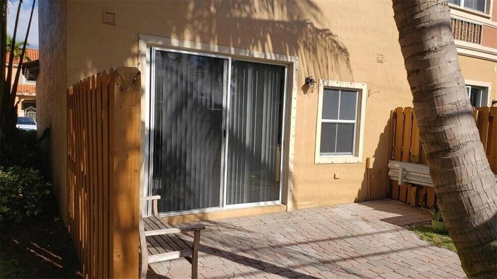 Building Photo - 4965 Leeward Ln
