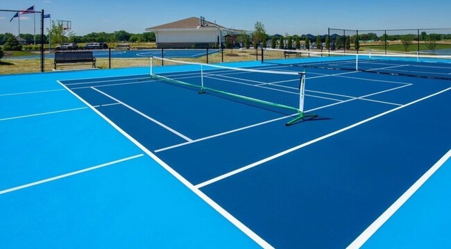 Building Photo - 4 Bed 2.5 Bath