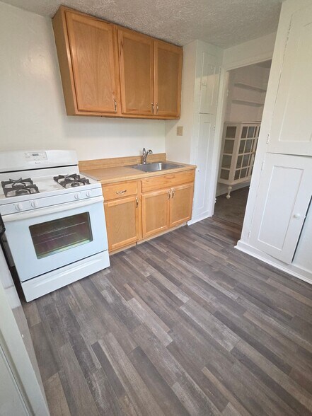 Primary Photo - Jancey St Townhomes