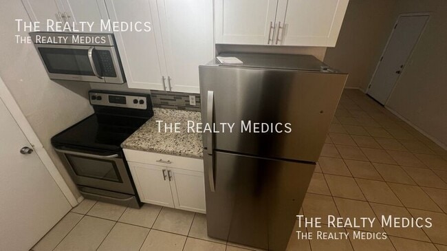 Building Photo - 2130 Forest Knoll Dr NE