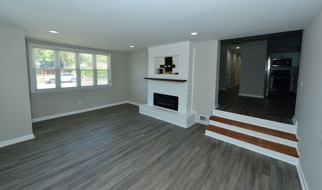 Building Photo - Renovated Ranch!