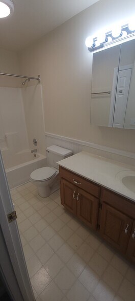 Building Photo - 1134 Pin Oak Dr