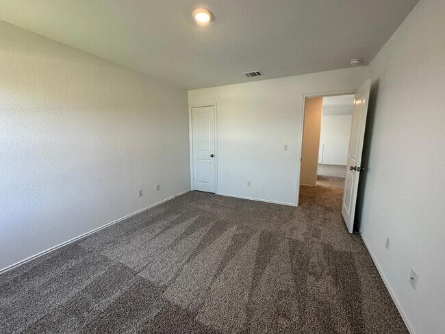 Building Photo - 425 Salt Springs Rd