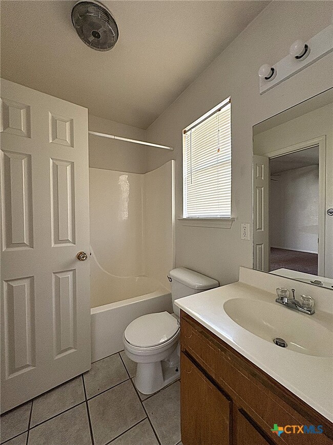 Building Photo - 1002 W Avenue B