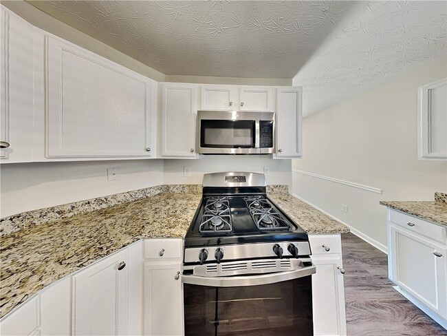 Building Photo - 35 Belmont Park Ln