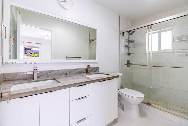 Building Photo - 3425 SW 69th Ave