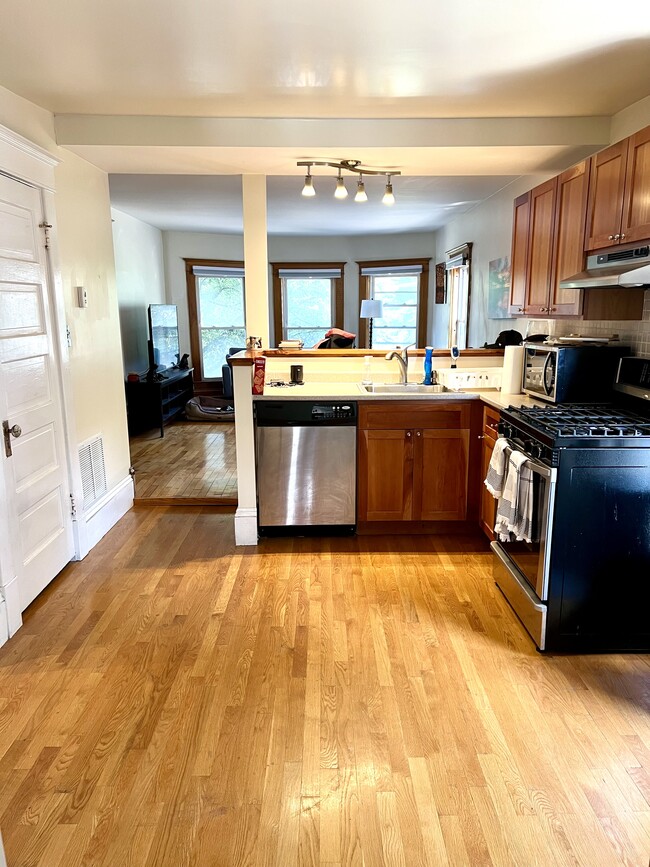 Building Photo - 197 S Winooski Ave