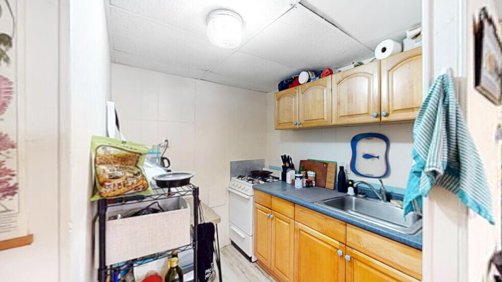 Building Photo - 15 Glenville Ave