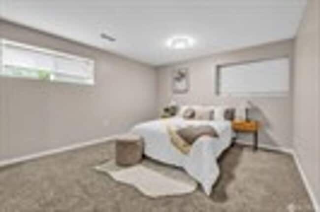 Building Photo - Move-In Ready 5-Bed on a Quiet Kingsgate Cul-de-Sac