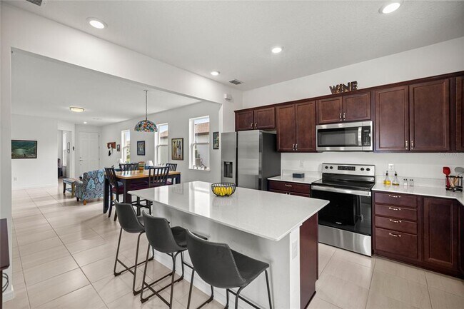 Building Photo - 9412 SW 53rd Pl