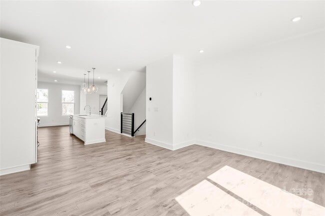 Building Photo - 425 Blairhill Rd
