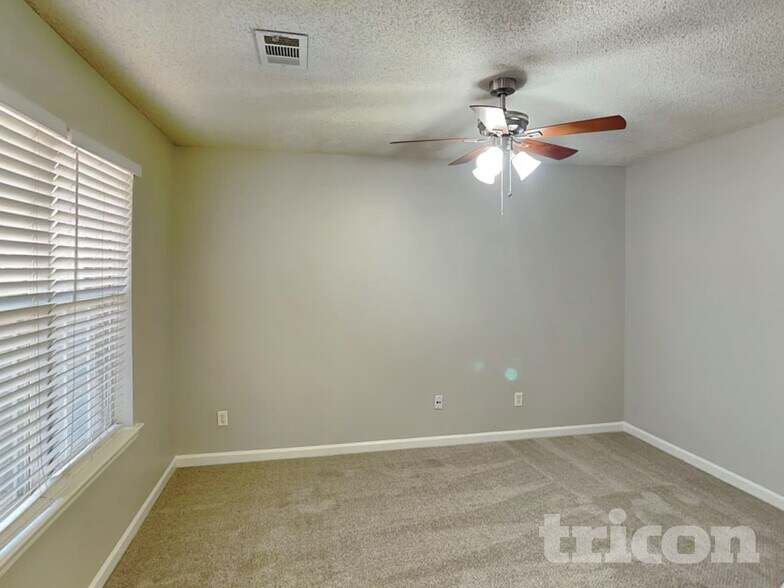 Building Photo - 135 Williams Bluff